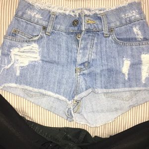 Jean shorts very fashionable and comfy CARMAR LF